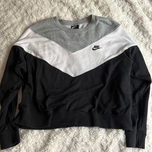 Plus size Nike chevron crewneck - cropped